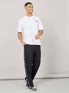 Styli Men Contrast Piping and Popper Oversized Open Hem Jogger