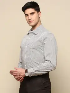 INVICTUS Standard Striped Cotton Spread Collar Slim Fit Opaque Formal Shirt