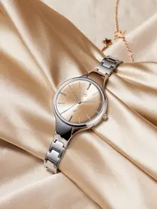 Fastrack Vyb Striker Women Brass Embellished Dial & Bracelet Style Straps Analogue Watch FV60001KM01W