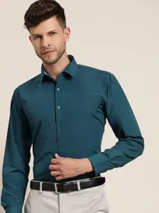 Hancock Standard Slim Fit Wrinkle Resistant Spread Colar Formal Shirt