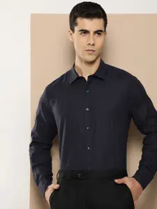 INVICTUS Men Slim Fit Opaque Linen Formal Shirt