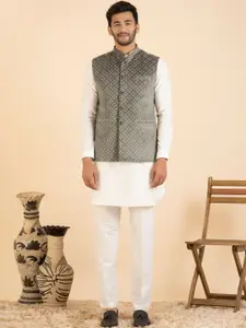 TheEthnic.Co Mandarin Collar Velvet Straight Kurta With Trouser & Nehru Jacket