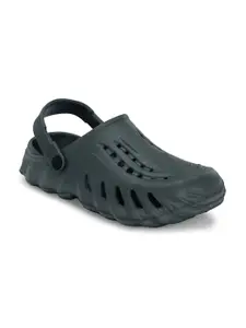 The Roadster Lifestyle Co. Men Textured Croslite Clogs