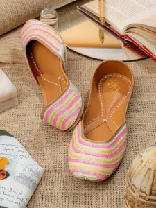 House of Pataudi Embellished Round Toe Majoris