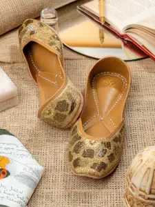 House of Pataudi Embellished Square Toe Majoris