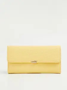 Ginger by Lifestyle Women Textured Envelope Wallet
