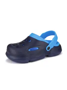 BERSACHE Men Self Design Clogs