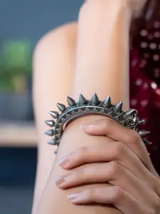 Binnis Wardrobe Silver-Plated Antique Bangle