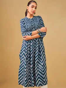 Global Desi Geometric Printed Straight Kurta