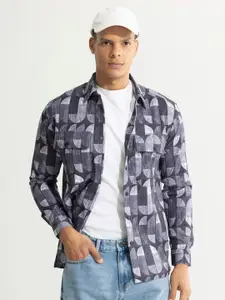 Snitch Black & Grey Geometric Printed Classic Tailored Fit Casual Shirt