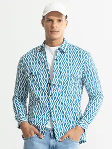 Snitch Blue & White Zig Zag Printed Classic Tailored Fit Casual Shirt