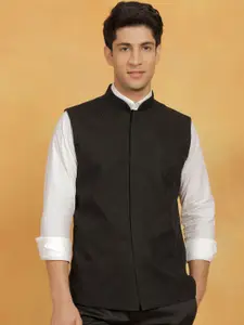 VASTRAMAY Embroidered Nehru Jacket