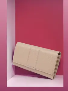 DressBerry Women Animal Textured Envelope Wallets