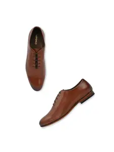 Regal Men Textured Leather Brogues