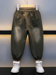 StyleCast x Revolte Boys Green Faded High-Rise Easy Wash Cotton Joggers Trousers