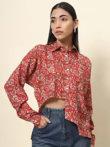 Trend Arrest Edgy Spread Collar Tailored Fit Floral Printed Casual Shirt
