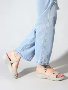 Carlton London Textured Buckle Detailed Comfort Heels