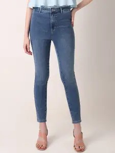 Vero Moda Women Skinny Fit High-Rise Slash Knee Light Fade Stretchable Whiskers Jeans