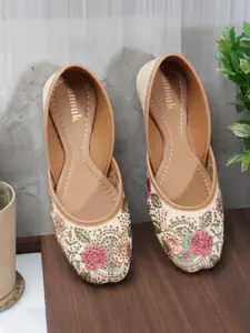 Anouk Embroidered Mojaris