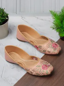 Anouk Embroidered Mojaris