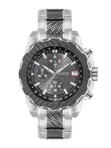 GUESS Men Bracelet Style Straps Analogue Chronograph Watch U1046G1M