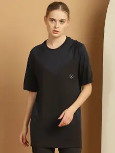 MACK JONNEY JONNEY Women Solid Round Neck Longline T-shirt