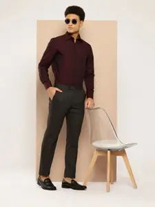 INVICTUS Men Adjustable Waistband Self Design Formal Trousers