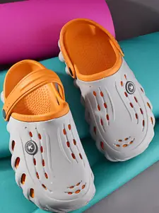 HRX by Hrithik Roshan Men Grey Self Design Rubber Clogs