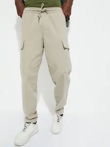 max URB_N Men Regular Fit Cargo Trousers