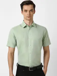 Van Heusen Spread Collar Short Sleeves Formal Shirt