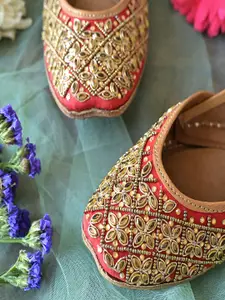 SCENTRA Embellished Ethnic Mojaris