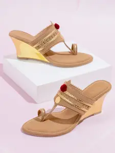 Inc 5 Women Textured One Toe Kolhapuri Wedge Heel Sandals