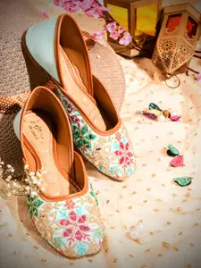 JM Looks Women Embellished Ethnic Mojaris