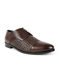 MONKSTORY Men Textured Round Toe Derbys