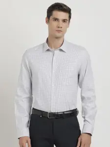 Turtle Classic Spread Collar Slim Fit Opaque Cotton Formal Shirt