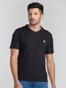 GIORDANO V-Neck Cotton Slim Fit T-shirt