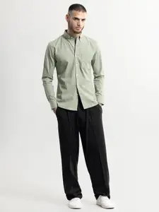 Snitch Green Classic Slim Fit Opaque Cotton Casual Shirt