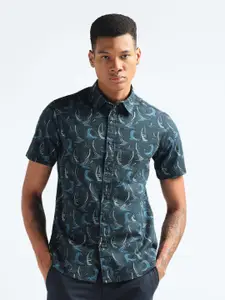 Flying Machine Slim Fit Printed Spread Collar Short Sleeves Cotton Casual Shirt