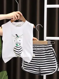 INCLUD Boys Printed T-shirt With Shorts