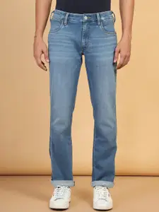 Wrangler Men Millard Straight Fit Mildly Distressed Light Fade Stretchable Jeans