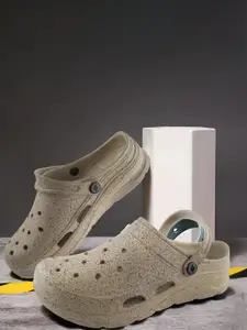 Red Tape Men Printed Rubber Clogs