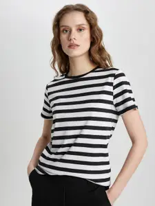 DeFacto Women Striped Pockets T-shirt