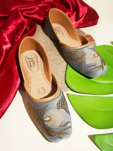 JM Looks Women Embellished Ethnic Mojaris