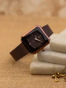 Fastrack Vyb Flare Women Printed Dial & Stainless Steel Bracelet Style Analogue Watch FV60036QM01W