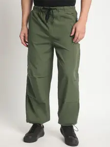 The Roadster Lifestyle Co. Men Parachute Fit Mid-Rise Cargo Trousers