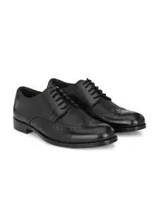 Egoss Men Textured Round Toe Leather Formal Brogues