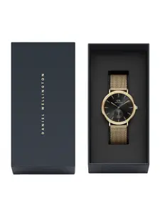 Daniel Wellington Men Textured Dial Reset Time Analogue Watch DW00100713K