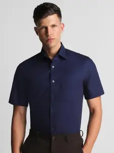 Louis Philippe Spread Collar Pure Cotton Formal Shirt