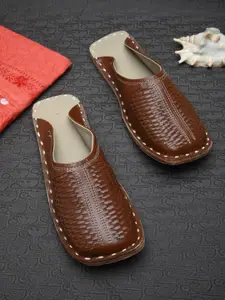 Apratim Men Textured Leather Mules