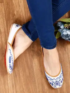 GLAM STORY Embellished Round Toe Leather Mojaris